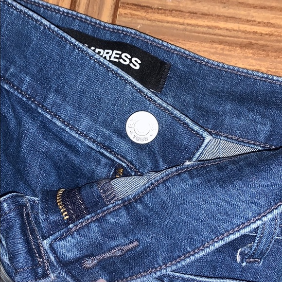 🔥 EXPRESS HIGH WAISTED BELTED SHORTS 🔥 - Picture 2 of 3